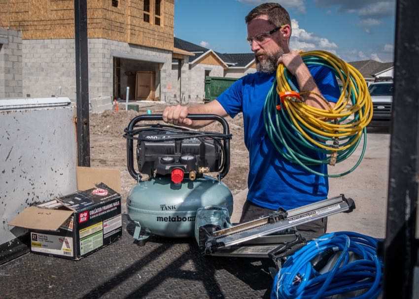 Makita MAC2400 Big Bore 2.5 HP Air Compressor