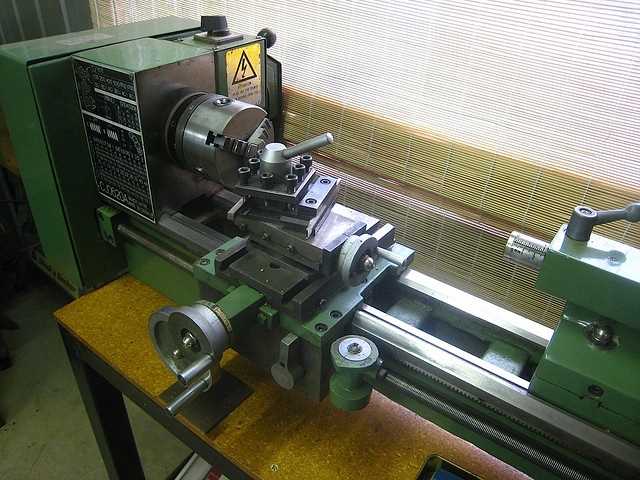 3. Professional Grizzly G8688 Mini Metal Lathe