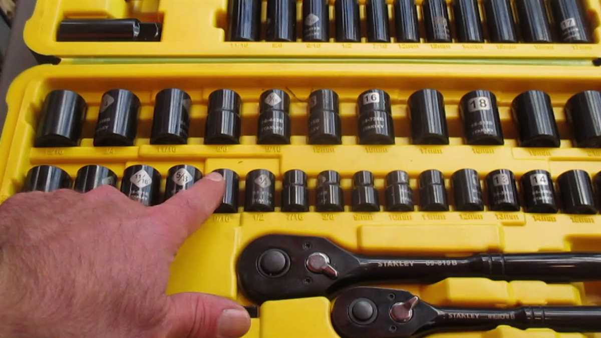 Remove the Current Socket Wrench Head