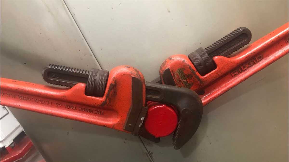 2. Chain Pipe Wrench