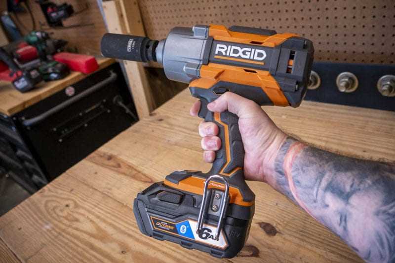 2. How does an impact wrench work?