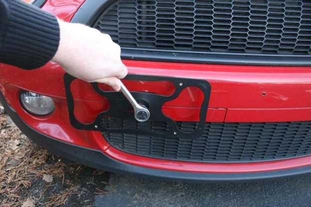 Where to Find the Right Size Socket Wrench for License Plate Installation